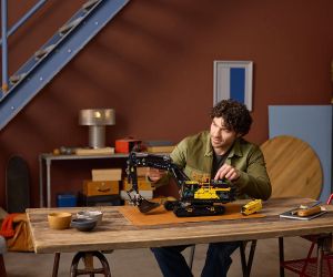 LEGO® Technic Екскаватор Volvo EC500 Hybrid 42215 