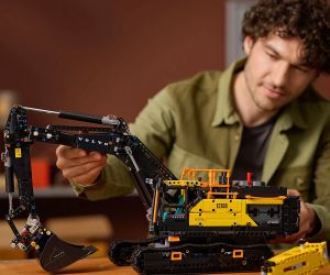LEGO® Technic Екскаватор Volvo EC500 Hybrid 42215 