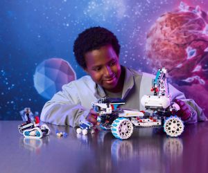 LEGO® Technic Космическо превозно средство Лунен всъдеход Lunar Outpost™ 42211 