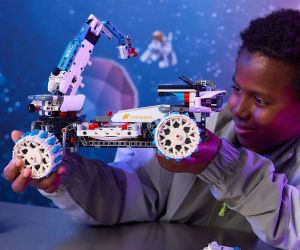 LEGO® Technic Космическо превозно средство Лунен всъдеход Lunar Outpost™ 42211 