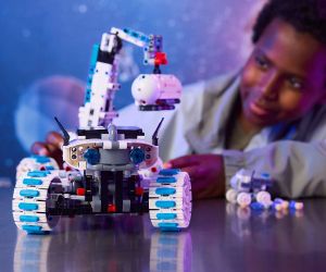 LEGO® Technic Космическо превозно средство Лунен всъдеход Lunar Outpost™ 42211 