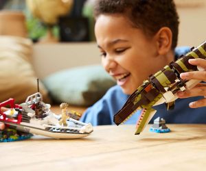 LEGO® Jurassic World Мисия с лодка и мозазавър от тухлички 76974 