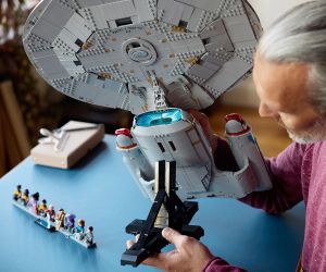 LEGO® Icons Star Trek U.S.S. Enterprise NCC-1701-D™ 10356 