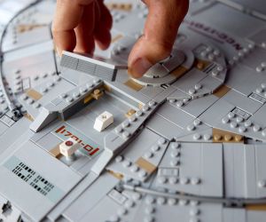 LEGO® Icons Star Trek U.S.S. Enterprise NCC-1701-D™ 10356 