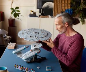 LEGO® Icons Star Trek U.S.S. Enterprise NCC-1701-D™ 10356 