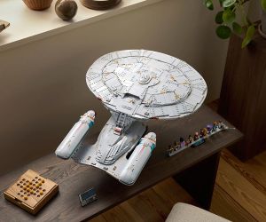 LEGO® Icons Star Trek U.S.S. Enterprise NCC-1701-D™ 10356 