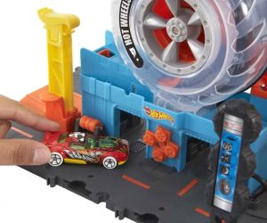 Hot Wheels City Комплект ултра модерен градски център за гуми