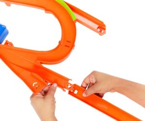 Hot Wheels Stunt Tracks Комплект за каскади и катастрофи с включена 1 количка