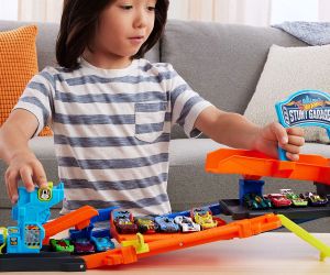Hot Wheels City Гараж с каскада