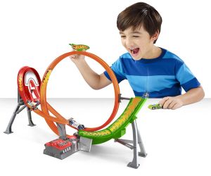Hot Wheels Състезателна, моторизирана писта с 5бр. колички