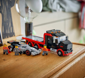 LEGO® City Камион F1 за показване със състезателна кола Audi F1 60493