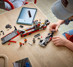 LEGO® City Камион F1 за показване със състезателна кола Audi F1 60493
