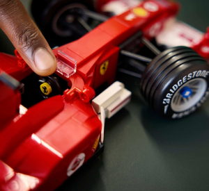 LEGO® Icons Ferrari F2004 и Michael Schumacher 11375