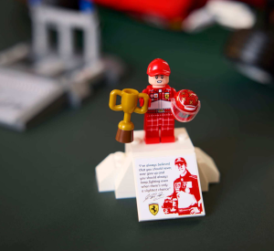 LEGO® Icons Ferrari F2004 и Michael Schumacher 11375