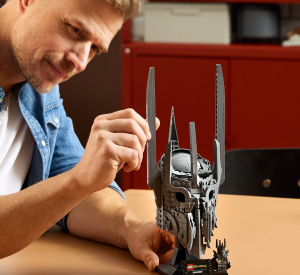 LEGO® Icons Властелинът на пръстените Шлемът на Саурон 11373