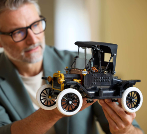 LEGO® Icons Ford Модел T 11376