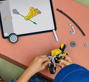LEGO® Technic Жълт Мотоциклет 42225