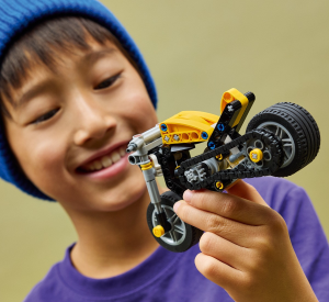 LEGO® Technic Жълт Мотоциклет 42225
