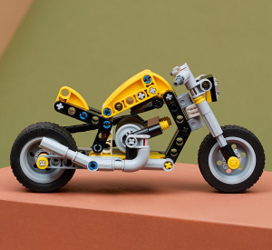 LEGO® Technic Жълт Мотоциклет 42225