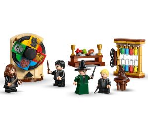 LEGO® Harry Potter™ Замъкът Хогуортс Церемония с разпределителната шапка 76460 