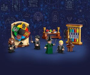 LEGO® Harry Potter™ Замъкът Хогуортс Церемония с разпределителната шапка 76460 
