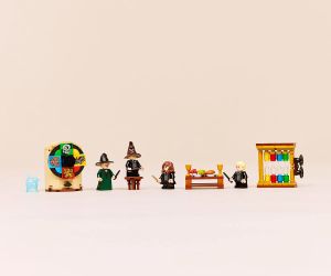 LEGO® Harry Potter™ Замъкът Хогуортс Церемония с разпределителната шапка 76460 