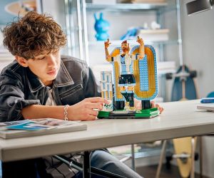 LEGO® Editions Лионел Меси - футболна легенда 43015 