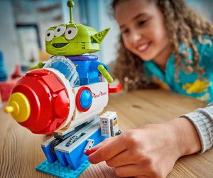 LEGO® Disney™ Извънземно с люлка-ракета от Пица планет 43307
