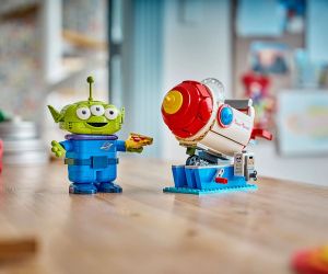 LEGO® Disney™ Извънземно с люлка-ракета от Пица планет 43307