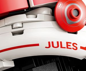 LEGO® Editions Каска на Чарлз Льоклер от Scuderia Ferrari HP 43014 