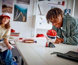 LEGO® Editions Каска на Чарлз Льоклер от Scuderia Ferrari HP 43014 