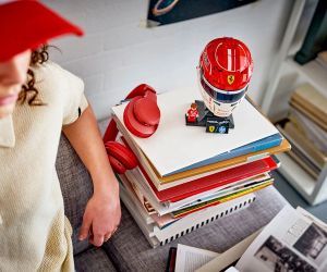 LEGO® Editions Каска на Чарлз Льоклер от Scuderia Ferrari HP 43014 