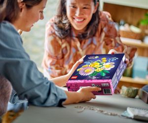 LEGO® Icons Малък слънчев букет 10347 