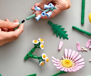 LEGO® Icons Малък слънчев букет 10347 