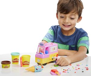 Play Doh Камионът за сладолед на Пепа Пиг