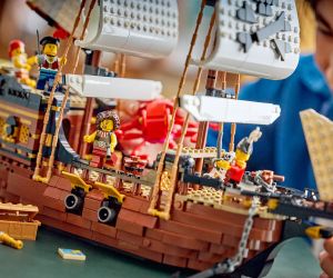 LEGO® Creator Емблематичен пиратски кораб 31387 