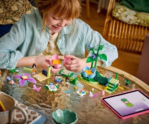 LEGO® Friends Въртележка с цветя и чаени чаши 42702 