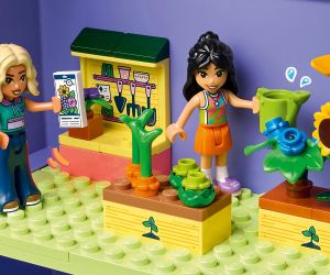 LEGO® Friends Творчески куфар с къща за кукли 42697 