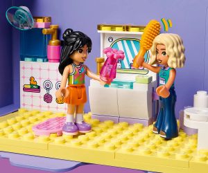LEGO® Friends Творчески куфар с къща за кукли 42697 