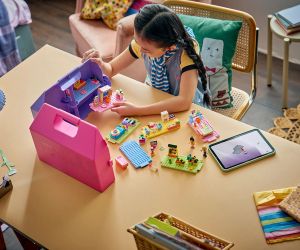 LEGO® Friends Творчески куфар с къща за кукли 42697 