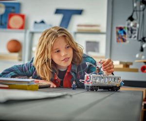 LEGO® Marvel Super Heroes Спайдърмен срещу Док Ок: сцена в метрото 76321 