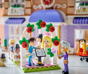 LEGO® Friends Грандхотел Хартлейк Сити 42704 