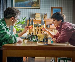 LEGO® Harry Potter Замъкът Хогуортс Източно крило 76473 