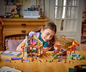 LEGO® Friends Уютна есенна горска хижа 42705 