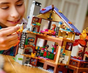 LEGO® Friends Уютна есенна горска хижа 42705 