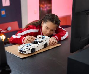 LEGO® Technic Спортна кола Dodge Viper GTS-R 42234 