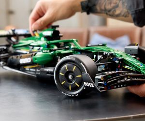 LEGO® Technic Кола Aston Martin Aramco AMR25 F1®  42240 